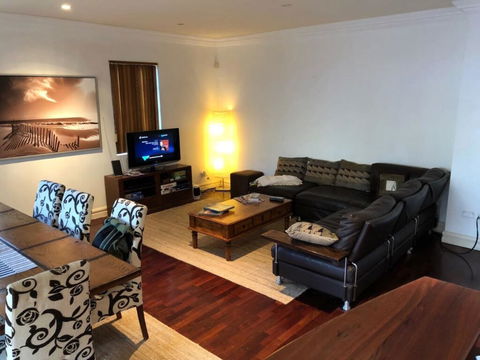 Zero Contact Private CBD-Social-Chillout-Oasis With Outdoors For You & Friends - Mackay Tourism 1