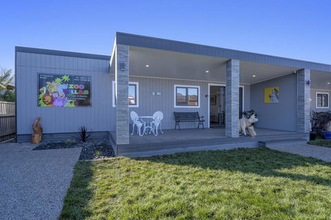 Zoo Villas : Villa Zebra - Central Wynyard - Mackay Tourism 0