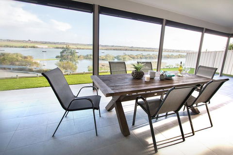 Serenity And Sweeping Murray River Views - Mackay Tourism 1