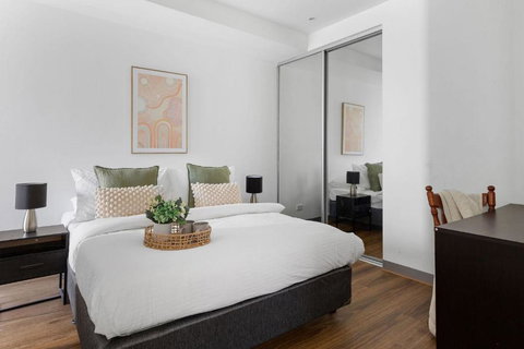A Chic 2BR Apt Near Melbourne Uni FREE Parking - Mackay Tourism 3