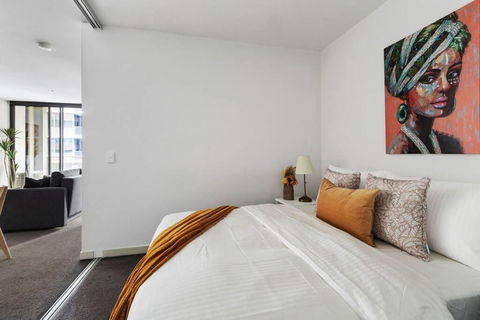 A Chic 2BR Apt Near Southern Cross, With Secure Parking - Mackay Tourism 2