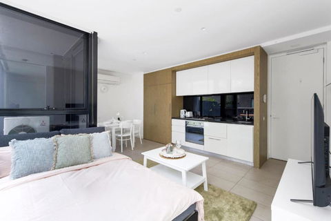 A Chic Apt With A Large Balcony Next To Grand Prix - Mackay Tourism 1