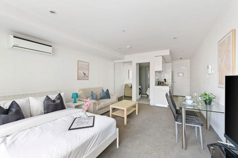 A Chic Studio Only A 4-min Walk To Victoria Market - Mackay Tourism 1