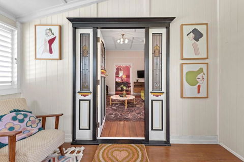 A Colourful Life 4Bed-2Bath-1Car - Queenslander - Mackay Tourism 4