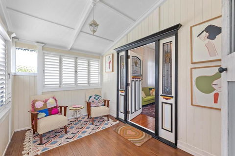 A Colourful Life 4Bed-2Bath-1Car - Queenslander - Mackay Tourism 3