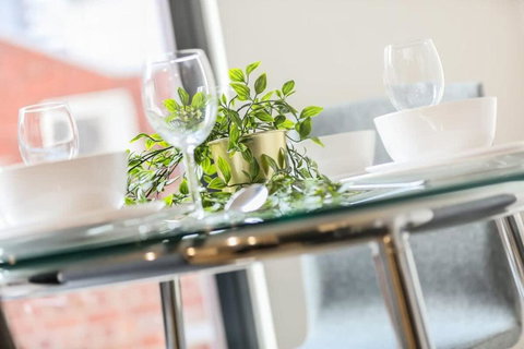 A Comfy 2BR Apt 5-Min Walk To Melbourne Central - Mackay Tourism 4