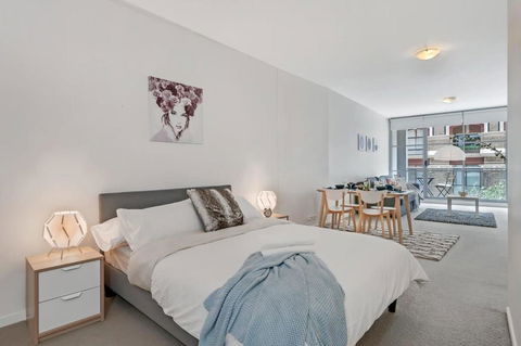 A Comfy & Modern Studio Near Darling Harbour - Mackay Tourism 1