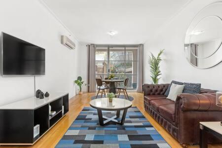 A Comfy Studio For 5 Next To Darling Harbour - Mackay Tourism 1