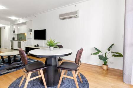 A Comfy Studio For 5 Next To Darling Harbour - Mackay Tourism 2