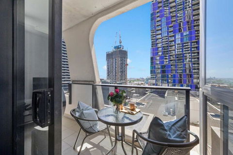 A Cozy 2BR Apt Next To Queen Victoria Market & Melbourne Central With City Views - Mackay Tourism 0