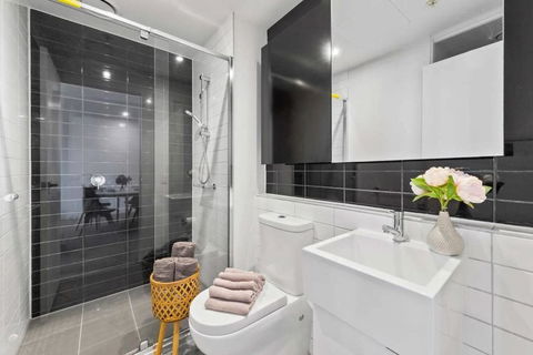 A Cozy 2BR Apt Next To Queen Victoria Market & Melbourne Central With City Views - Mackay Tourism 2