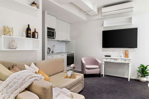 A Cozy CBD Studio Near Melbourne Central - Mackay Tourism 4