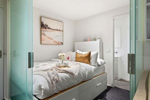 A Cozy CBD Studio Near Melbourne Central - Mackay Tourism 0