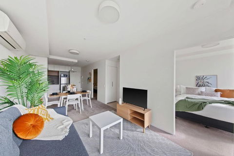 A Cozy & Plush 2BR Apt Next To The Yarra River - Mackay Tourism 1
