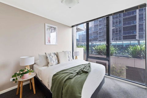 A Large 2BR Apt Near Crown Sleeps 8 FREE Parking - Mackay Tourism 1