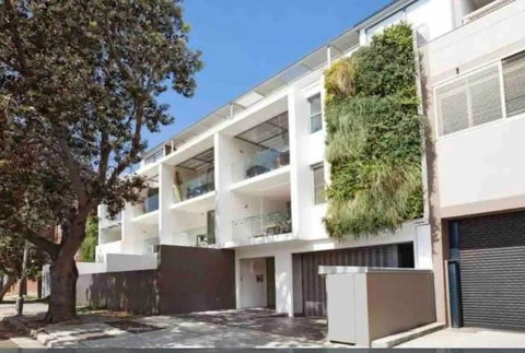 A Modern Two Bedroom Apartment! Quiet, Secure And 1 Minute Walk To Bondi Beach! - Mackay Tourism 3