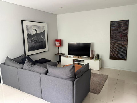 A Modern Two Bedroom Apartment! Quiet, Secure And 1 Minute Walk To Bondi Beach! - Mackay Tourism 4
