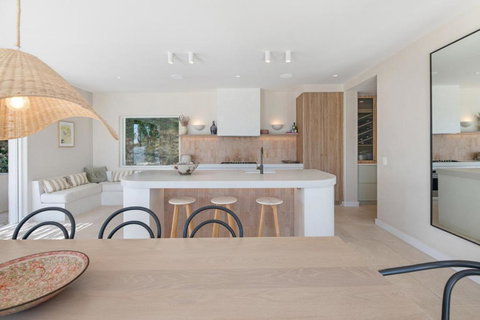 A Slice Of Paradise, Newly Transformed Avalon House With Breathtaking Views - Mackay Tourism 3