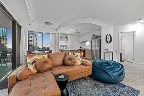 A Touch Of Class - 2Bed-2Bath-1Car-Balcony-Views - CBD - Mackay Tourism 2