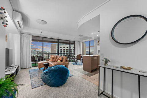 A Touch Of Class - 2Bed-2Bath-1Car-Balcony-Views - CBD - Mackay Tourism 0