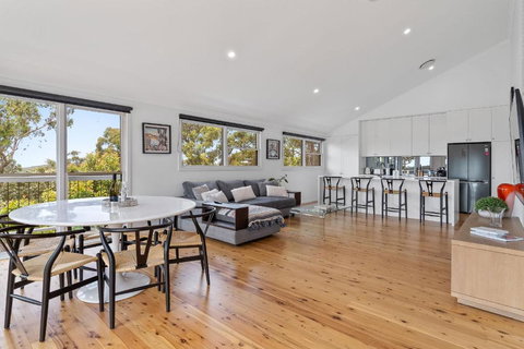 Aarini Cottage - The Ultimate Beachside Escape! - Mackay Tourism 1