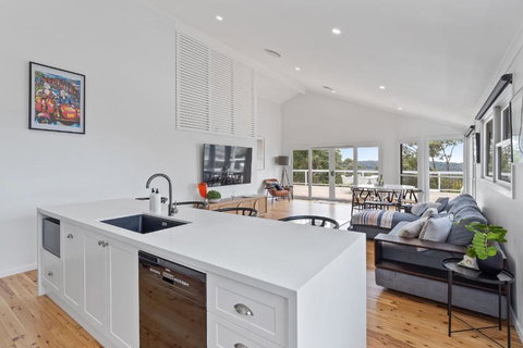 Aarini Cottage - The Ultimate Beachside Escape! - Mackay Tourism 4