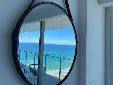 Absolute Beachfront Central Surfers Paradise - Mackay Tourism 3