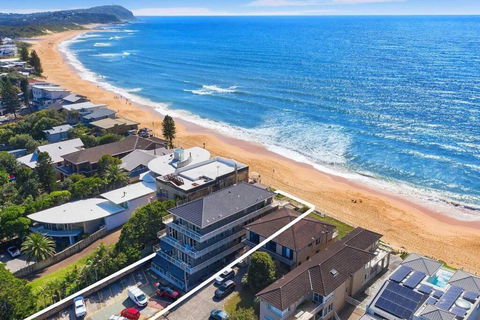 Absolute Beachfront Surf Unit In Terrigal/Wambi - Mackay Tourism 2