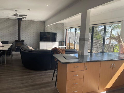 Absolute Waterfront At Woodlands - Mackay Tourism 4
