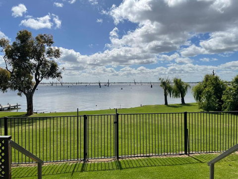 Absolute Waterfront At Woodlands - Mackay Tourism 1