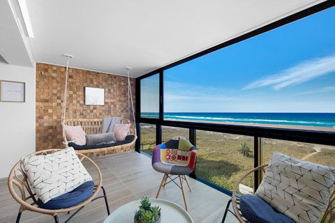 Absolutly Beachfront Surfers Paradise, Pure Shores! - Mackay Tourism 3