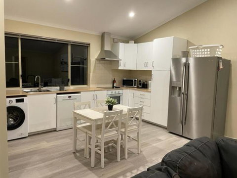 Acacia Chalets Margaret River - Mackay Tourism 1