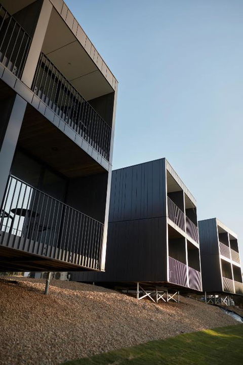 Accommodation @ Curlewis - Mackay Tourism 2