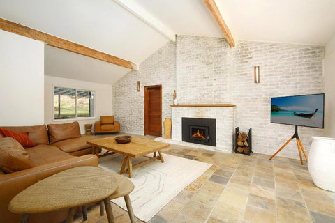 Acreage Estate -Ponies -Tennis Court -Spa - Mackay Tourism 1