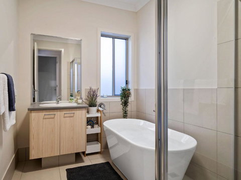 Adriatic Beach House - Mackay Tourism 4