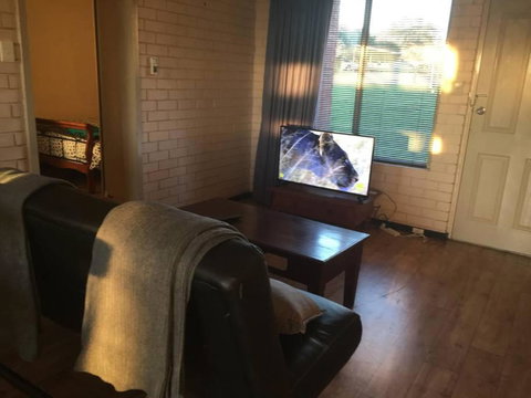 Affordable Apartment Close To City And Beaches - Mackay Tourism 3