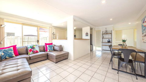 Air Conditioned Pet Friendly Canal Home With Wifi - Mackay Tourism 3