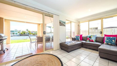 Air Conditioned Pet Friendly Canal Home With Wifi - Mackay Tourism 4