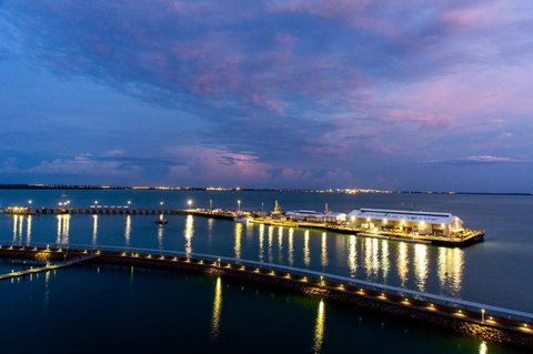 Absolute Waterfront - Tropical Aurora Top Floor Over The Water - Mackay Tourism 0