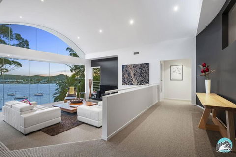 Aircabin - Daleys Point - Waterfront Retreat House - Mackay Tourism 4