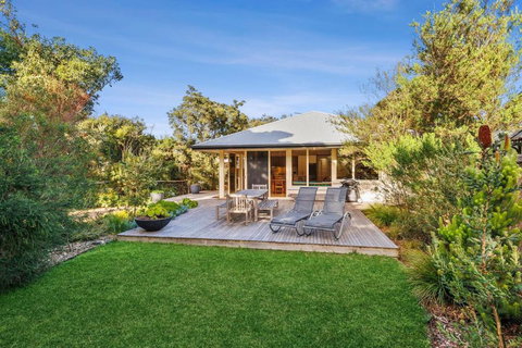 Alexander In Old Lonnie - Mackay Tourism 0