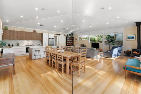 Alexander In Old Lonnie - Mackay Tourism 1