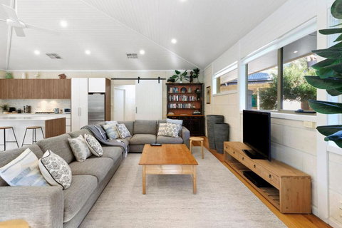 Alexander In Old Lonnie - Mackay Tourism 4