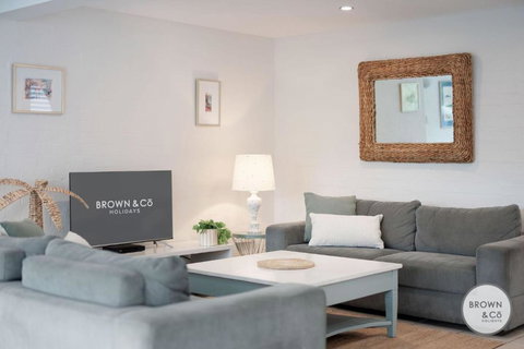 Alice Bayona 7 - Little Cove - Mackay Tourism 3