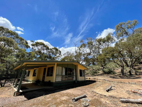 Alligator Lodge - Mount Remarkable National Park - Mackay Tourism 0