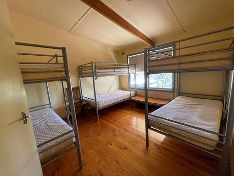 Alligator Lodge - Mount Remarkable National Park - Mackay Tourism 1