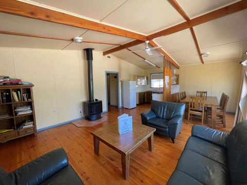 Alligator Lodge - Mount Remarkable National Park - Mackay Tourism 2