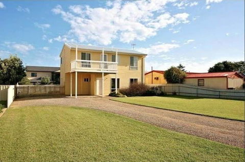 Alton Seas 67 Hargreaves Rd Middleton - No Linen Included - Mackay Tourism 1