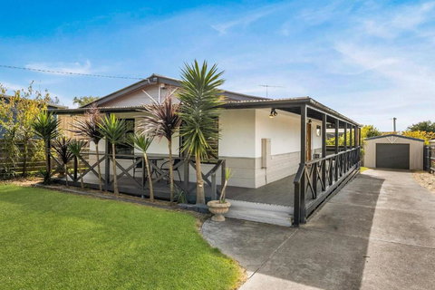 Alumuna In Cape Woolamai - Mackay Tourism 2