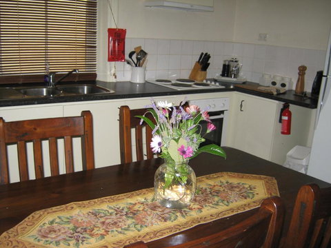 Amalie Cottage Waikerie Unit 1 - Mackay Tourism 4